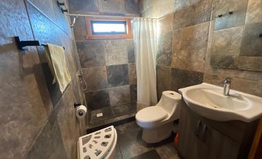 PARCELA CON CASA  PARA VIVIR  3 DORMITORIOS Y 2 BAÑOS
