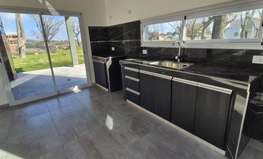 Casa en venta - 2 Dormitorios 2 Baños - Costa del Este