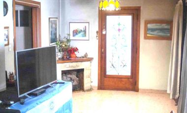 Casa en Venta -  Florida, 4/5 amb, 2 plantas, c/jardín y parrilla.