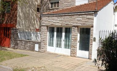 Casa en Venta -  Florida, 4/5 amb, 2 plantas, c/jardín y parrilla.