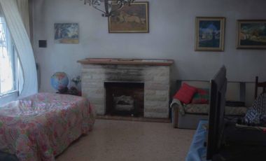 Casa en Venta -  Florida, 4/5 amb, 2 plantas, c/jardín y parrilla.