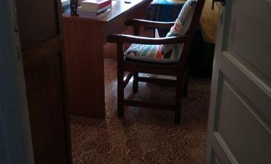 Casa en Venta -  Florida, 4/5 amb, 2 plantas, c/jardín y parrilla.