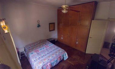 Casa en Venta -  Florida, 4/5 amb, 2 plantas, c/jardín y parrilla.