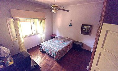 Casa en Venta -  Florida, 4/5 amb, 2 plantas, c/jardín y parrilla.