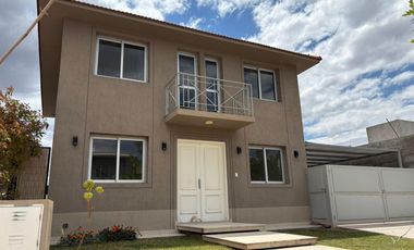 Casa en alquiler Barrio Privado La Bastilla