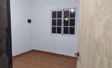 Casa en venta - 2 Dormitorios 1 Baño - 300Mts2 - Carmen de Areco