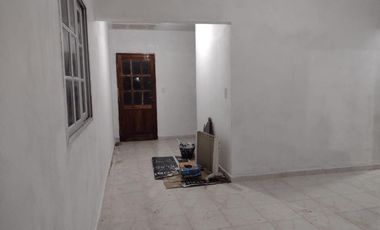 Casa en venta - 2 Dormitorios 1 Baño - 300Mts2 - Carmen de Areco