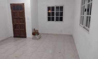 Casa en venta - 2 Dormitorios 1 Baño - 300Mts2 - Carmen de Areco