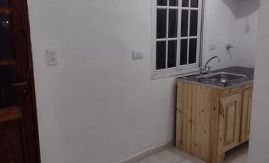 Casa en venta - 2 Dormitorios 1 Baño - 300Mts2 - Carmen de Areco