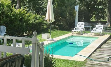 Excelente casa con un estilo encantador, desarrollada en lote de 833 m2, en el Barrio St. Thomas Sur