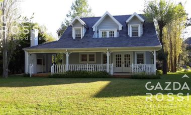 Excelente casa con un estilo encantador, desarrollada en lote de 833 m2, en el Barrio St. Thomas Sur