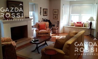 Excelente casa con un estilo encantador, desarrollada en lote de 833 m2, en el Barrio St. Thomas Sur