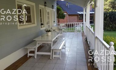 Excelente casa con un estilo encantador, desarrollada en lote de 833 m2, en el Barrio St. Thomas Sur