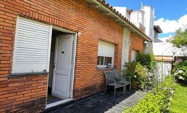 PH venta al frente con entrada independiente de 3 ambiente con cochera y patio  - Wilde