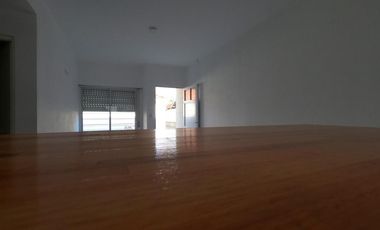 Casa en venta - 3 Dormitorios 1 Baño - Costa Azul