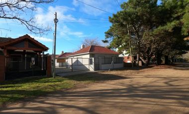 Casa en venta - 3 Dormitorios 1 Baño - Costa Azul