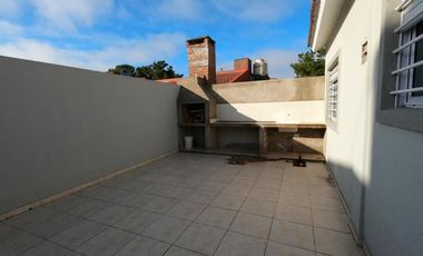 Casa en venta - 3 Dormitorios 1 Baño - Costa Azul