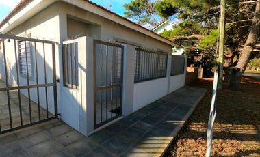 Casa en venta - 3 Dormitorios 1 Baño - Costa Azul