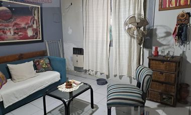 AV. Montevideo n° 88 entre calles 32 y 33 Berisso