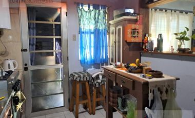 AV. Montevideo n° 88 entre calles 32 y 33 Berisso