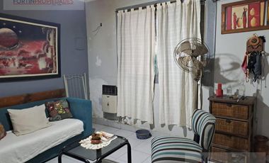 AV. Montevideo n° 88 entre calles 32 y 33 Berisso