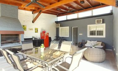 Casa 4D en venta en Barrio Las Marias, Av Fanzolato al 100, Yerba Buena