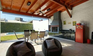 Casa 4D en venta en Barrio Las Marias, Av Fanzolato al 100, Yerba Buena