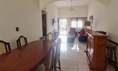 Encantador PH 3 amb. al frente con patio y cochera, listo para mudarse- En Venta