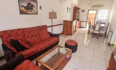 Encantador PH 3 amb. al frente con patio y cochera, listo para mudarse- En Venta