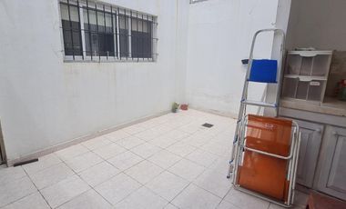 Encantador PH 3 amb. al frente con patio y cochera, listo para mudarse- En Venta
