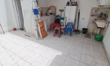 Encantador PH 3 amb. al frente con patio y cochera, listo para mudarse- En Venta