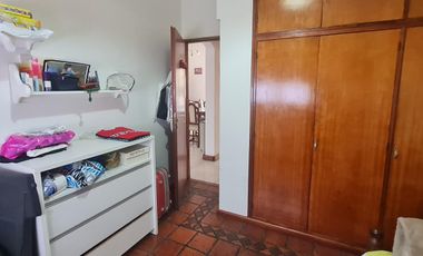 Encantador PH 3 amb. al frente con patio y cochera, listo para mudarse- En Venta