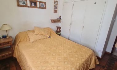 Encantador PH 3 amb. al frente con patio y cochera, listo para mudarse- En Venta