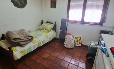 Encantador PH 3 amb. al frente con patio y cochera, listo para mudarse- En Venta