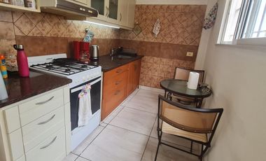 Encantador PH 3 amb. al frente con patio y cochera, listo para mudarse- En Venta