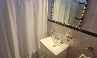 Encantador PH 3 amb. al frente con patio y cochera, listo para mudarse- En Venta