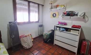 Encantador PH 3 amb. al frente con patio y cochera, listo para mudarse- En Venta