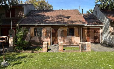 Casa en venta - 3 Dormitorios 2 Baños - Cochera - 300Mts2 - Santa Clara del Mar