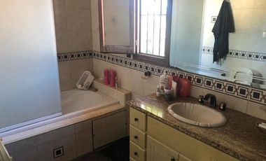 Casa en venta - 4 Dormitorios 2 Baños - Mar del Plata