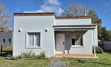 Casa en venta - 2 Dormitorios 1 Baño - Costa del Este