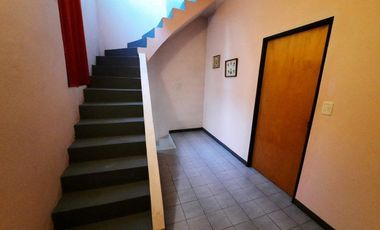 Casa en venta - 4 Dormitorios 3 Baños - Cochera - 410Mts2 - Lanús Oeste