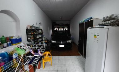 Casa en venta - 4 Dormitorios 3 Baños - Cochera - 410Mts2 - Lanús Oeste