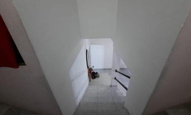 Casa en venta - 4 Dormitorios 3 Baños - Cochera - 410Mts2 - Lanús Oeste