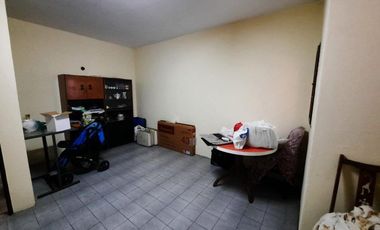 Casa en venta - 4 Dormitorios 3 Baños - Cochera - 410Mts2 - Lanús Oeste