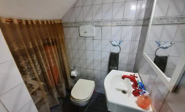 Casa en venta - 4 Dormitorios 3 Baños - Cochera - 410Mts2 - Lanús Oeste