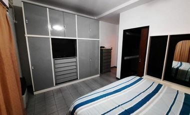 Casa en venta - 4 Dormitorios 3 Baños - Cochera - 410Mts2 - Lanús Oeste