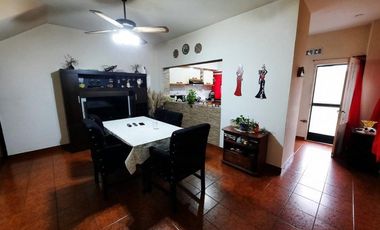 Casa en venta - 4 Dormitorios 3 Baños - Cochera - 410Mts2 - Lanús Oeste