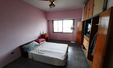 Casa en venta - 4 Dormitorios 3 Baños - Cochera - 410Mts2 - Lanús Oeste