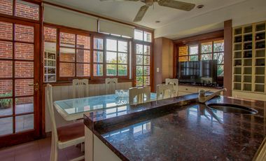 VENTA CASA 9 AMBIENTES - PILETA - LOTE PROPIO - BANFIELD