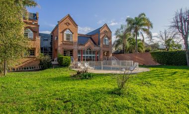 VENTA CASA 9 AMBIENTES - PILETA - LOTE PROPIO - BANFIELD